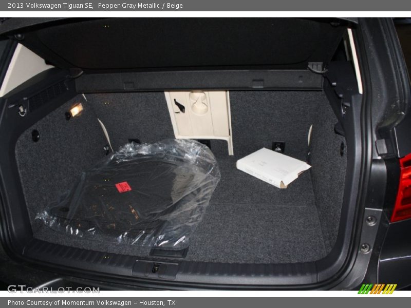 Pepper Gray Metallic / Beige 2013 Volkswagen Tiguan SE