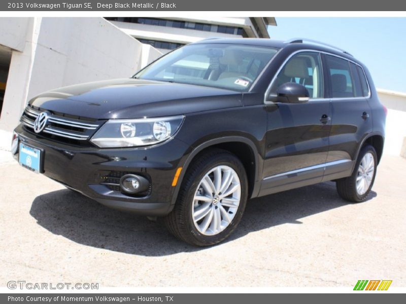 Deep Black Metallic / Black 2013 Volkswagen Tiguan SE