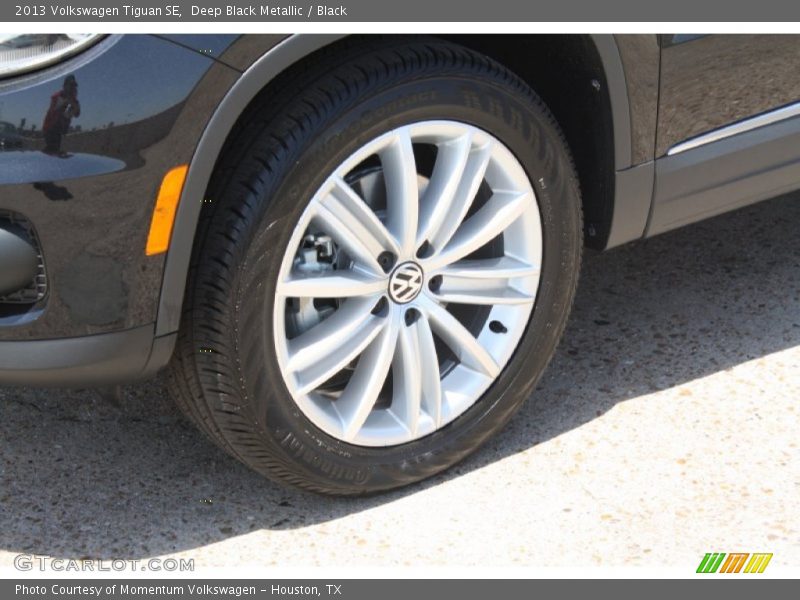 Deep Black Metallic / Black 2013 Volkswagen Tiguan SE