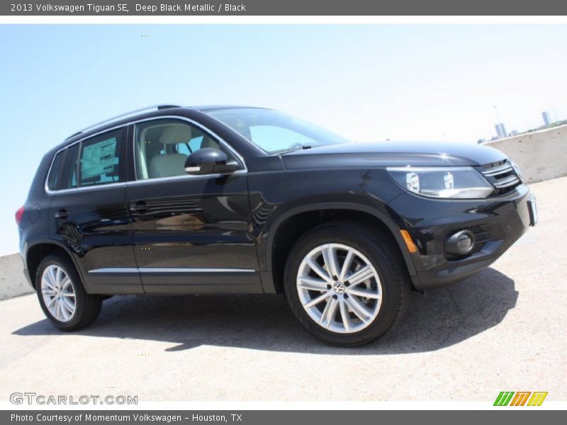 Deep Black Metallic / Black 2013 Volkswagen Tiguan SE