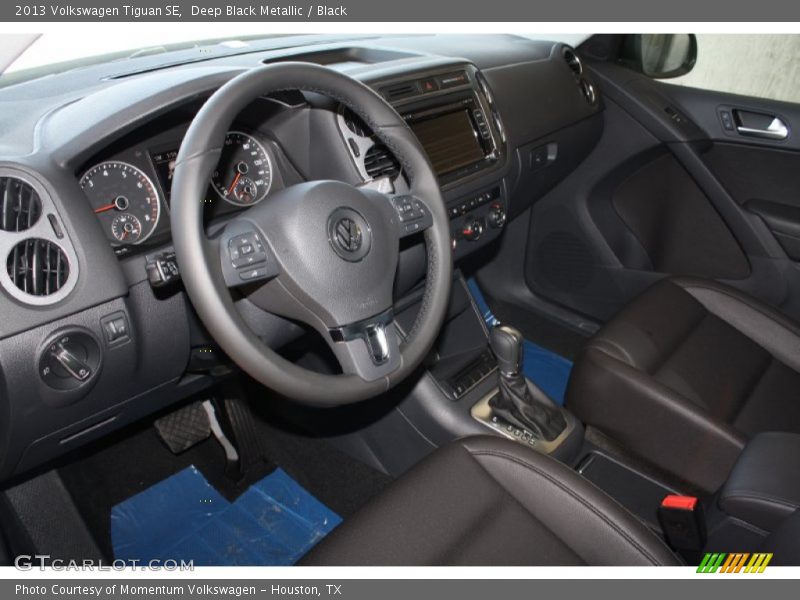 Deep Black Metallic / Black 2013 Volkswagen Tiguan SE