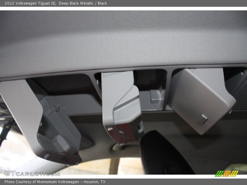 Deep Black Metallic / Black 2013 Volkswagen Tiguan SE
