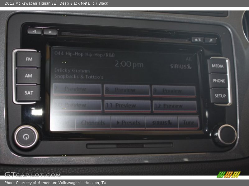 Deep Black Metallic / Black 2013 Volkswagen Tiguan SE