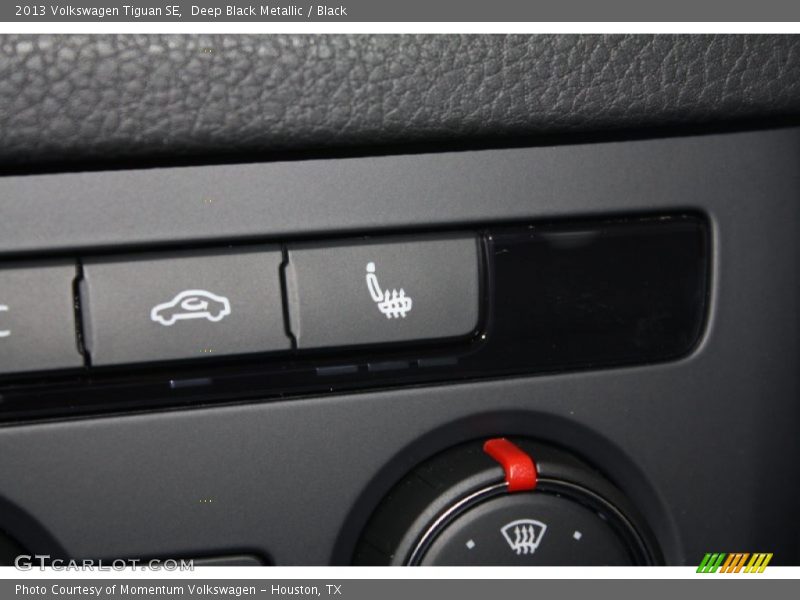Deep Black Metallic / Black 2013 Volkswagen Tiguan SE