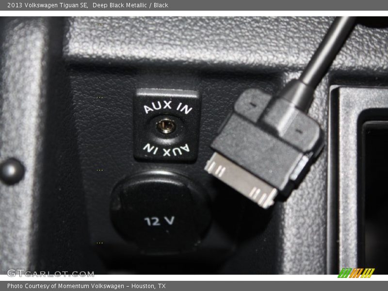 Deep Black Metallic / Black 2013 Volkswagen Tiguan SE