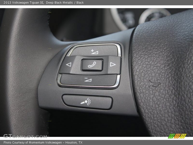Deep Black Metallic / Black 2013 Volkswagen Tiguan SE