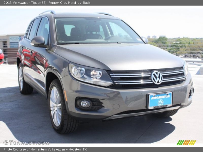 Pepper Gray Metallic / Black 2013 Volkswagen Tiguan SE