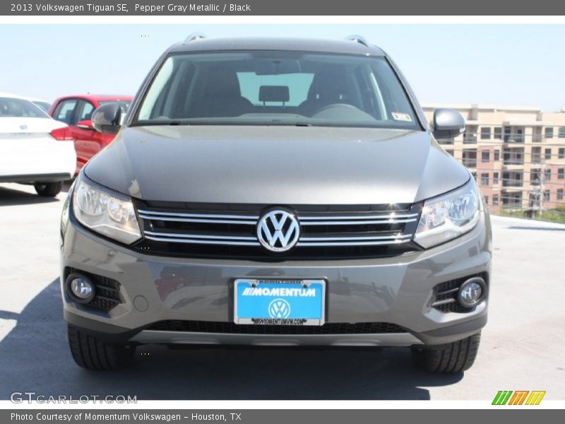Pepper Gray Metallic / Black 2013 Volkswagen Tiguan SE