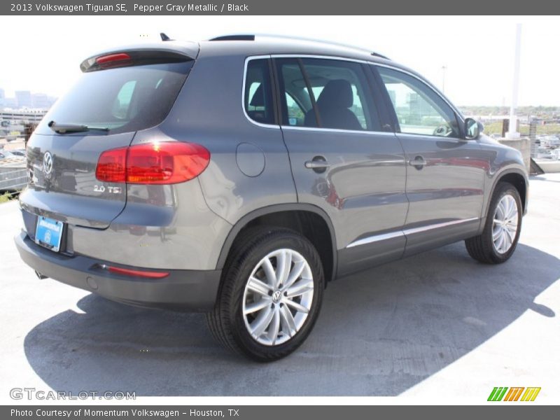 Pepper Gray Metallic / Black 2013 Volkswagen Tiguan SE