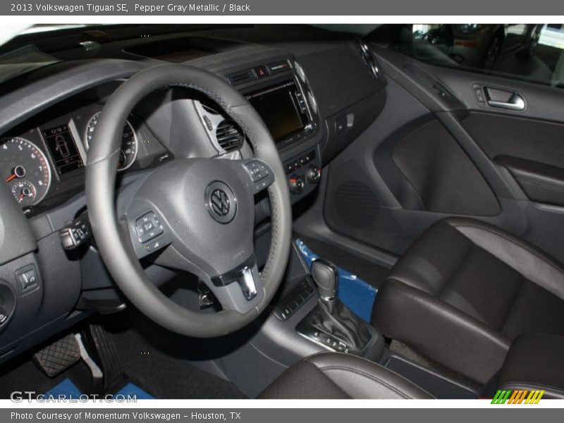 Pepper Gray Metallic / Black 2013 Volkswagen Tiguan SE
