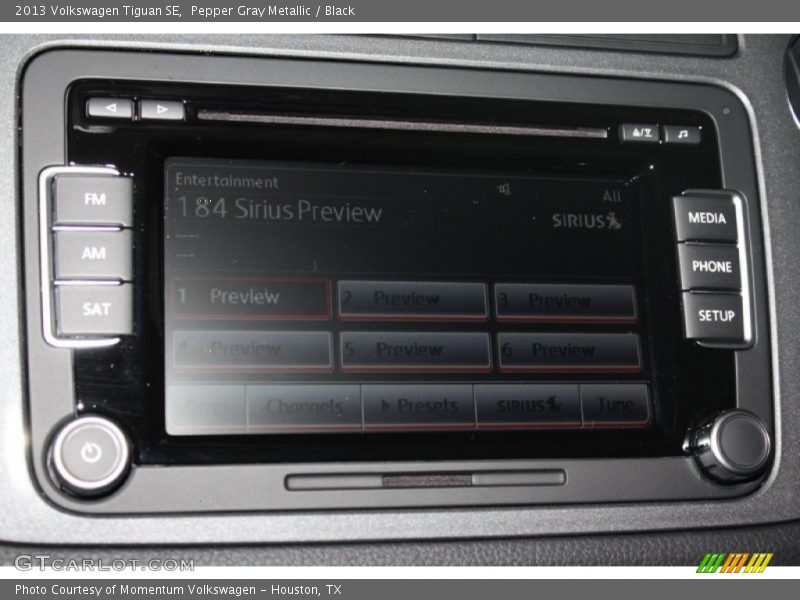 Pepper Gray Metallic / Black 2013 Volkswagen Tiguan SE