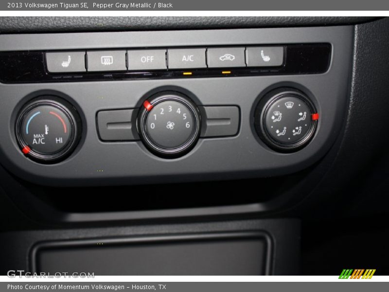 Pepper Gray Metallic / Black 2013 Volkswagen Tiguan SE