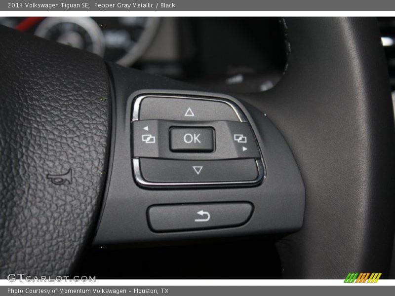 Pepper Gray Metallic / Black 2013 Volkswagen Tiguan SE