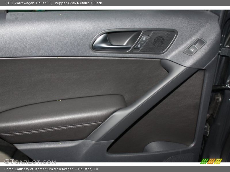 Pepper Gray Metallic / Black 2013 Volkswagen Tiguan SE