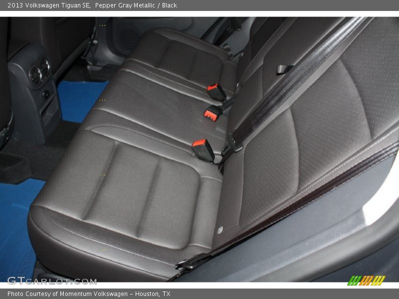 Pepper Gray Metallic / Black 2013 Volkswagen Tiguan SE