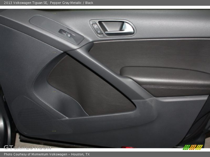 Pepper Gray Metallic / Black 2013 Volkswagen Tiguan SE