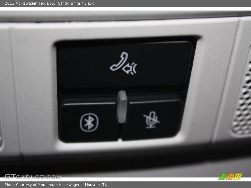 Candy White / Black 2013 Volkswagen Tiguan S