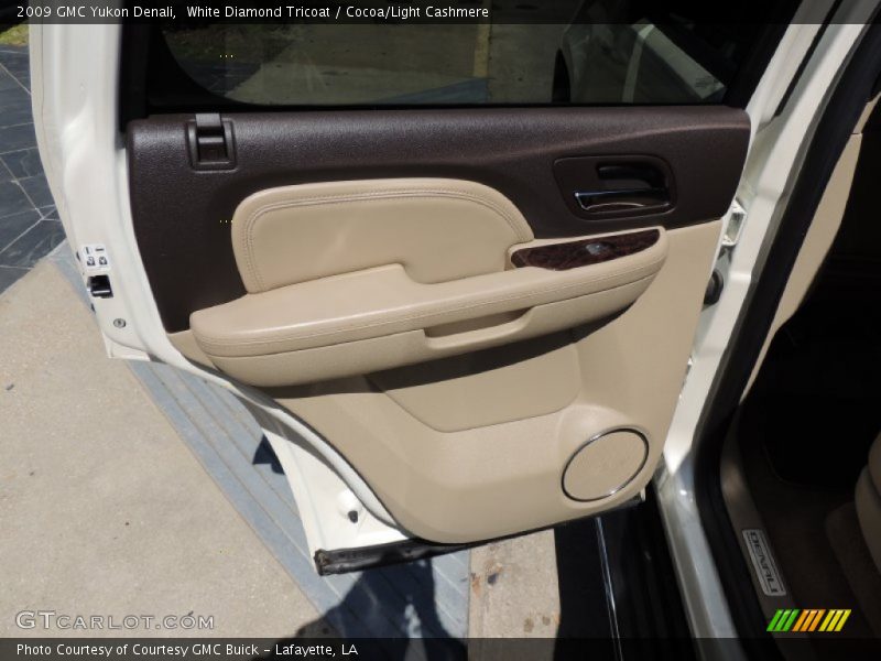 White Diamond Tricoat / Cocoa/Light Cashmere 2009 GMC Yukon Denali