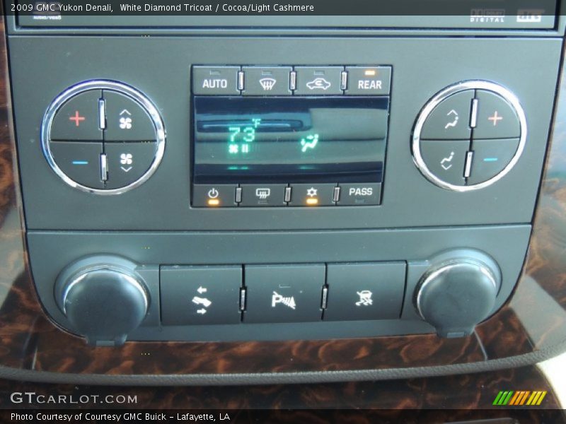 White Diamond Tricoat / Cocoa/Light Cashmere 2009 GMC Yukon Denali