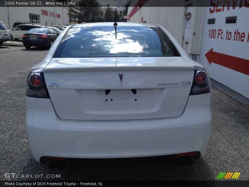 White Hot / Onyx 2009 Pontiac G8 GT