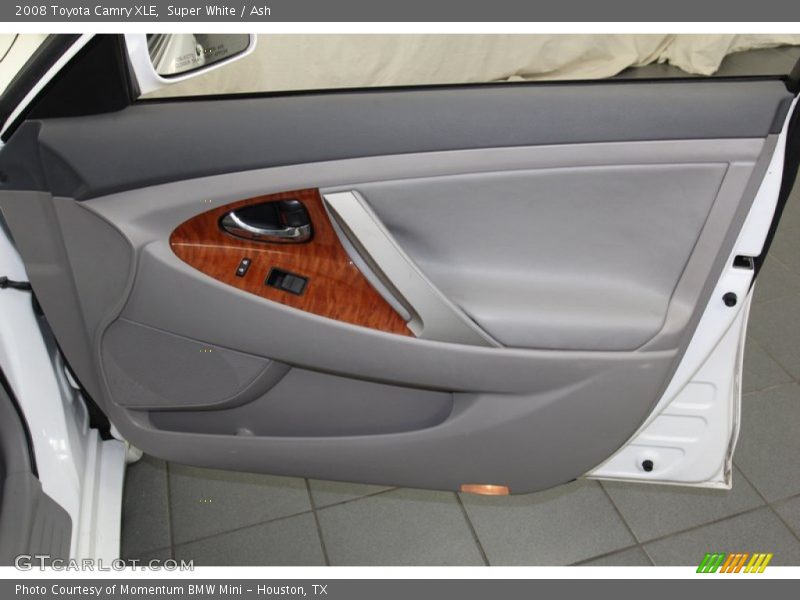 Super White / Ash 2008 Toyota Camry XLE