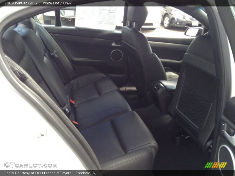 White Hot / Onyx 2009 Pontiac G8 GT