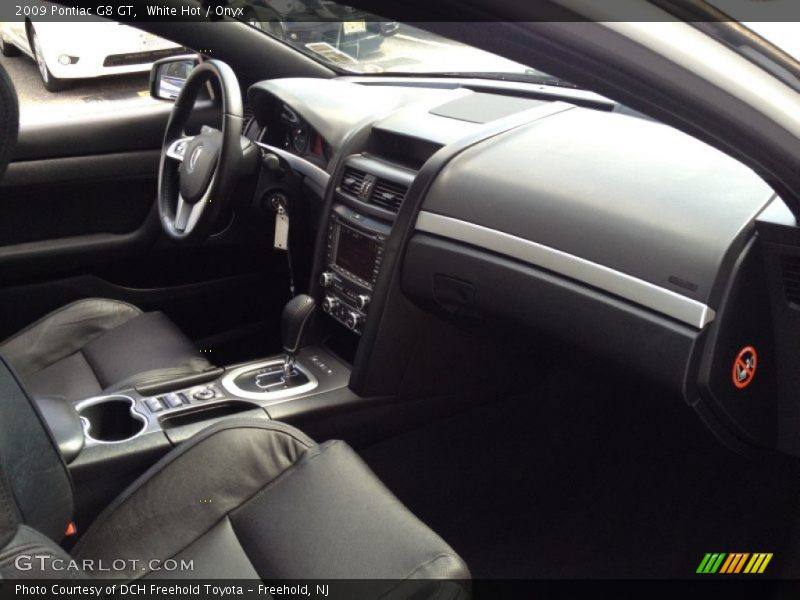 White Hot / Onyx 2009 Pontiac G8 GT