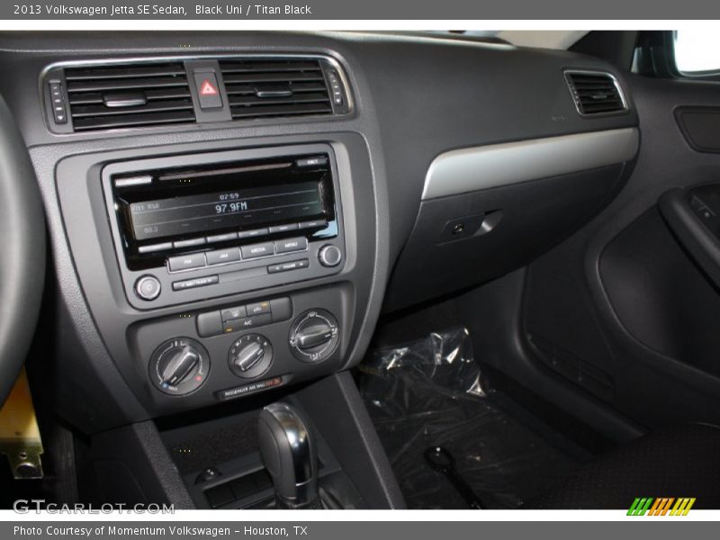 Black Uni / Titan Black 2013 Volkswagen Jetta SE Sedan