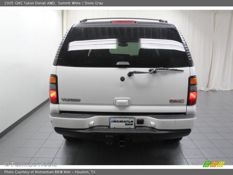 Summit White / Stone Gray 2005 GMC Yukon Denali AWD