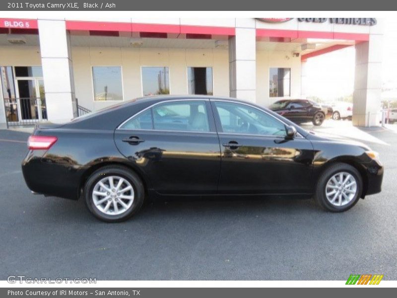 Black / Ash 2011 Toyota Camry XLE