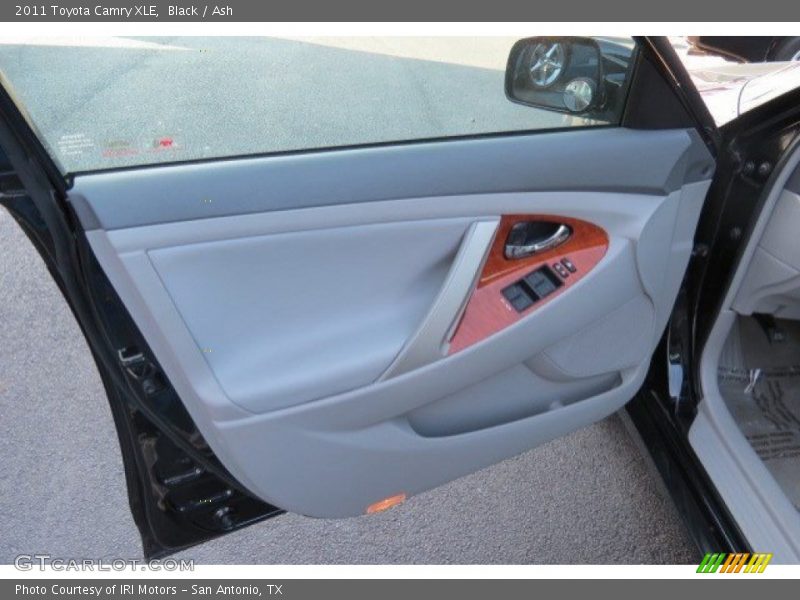 Black / Ash 2011 Toyota Camry XLE