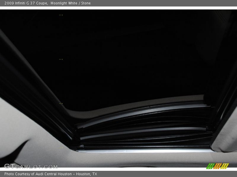Moonlight White / Stone 2009 Infiniti G 37 Coupe