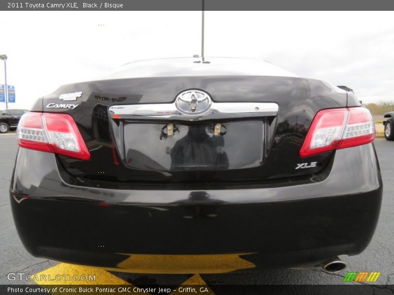 Black / Bisque 2011 Toyota Camry XLE