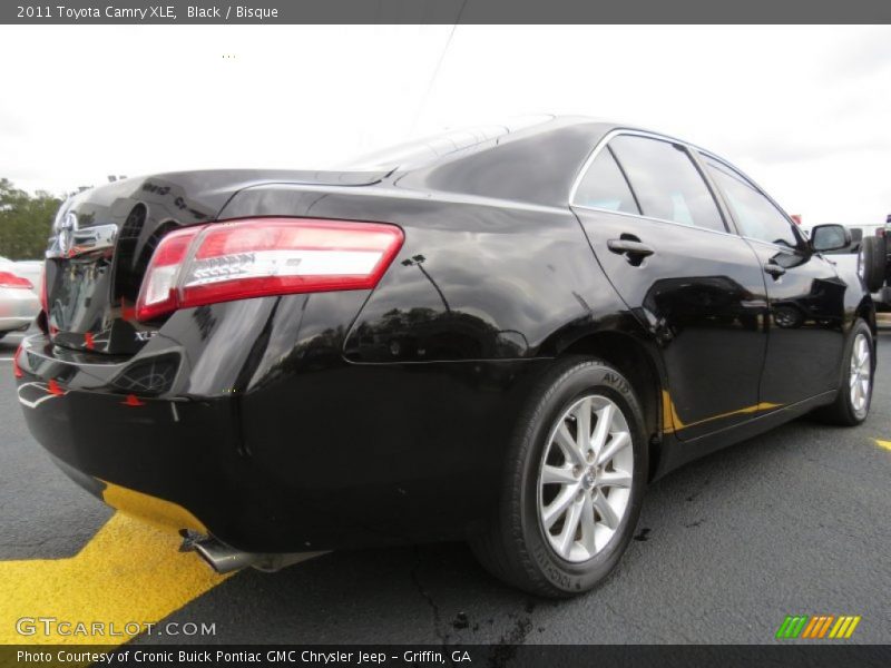 Black / Bisque 2011 Toyota Camry XLE