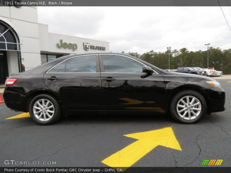 Black / Bisque 2011 Toyota Camry XLE