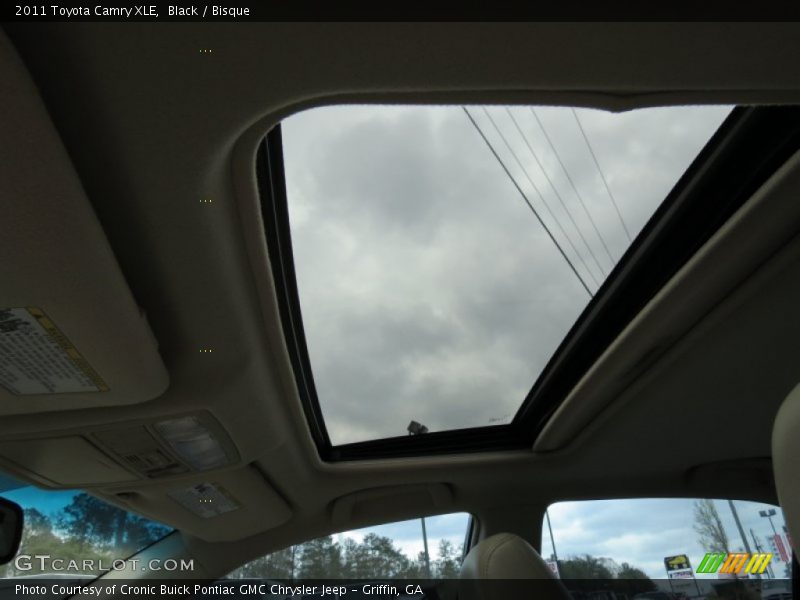 Black / Bisque 2011 Toyota Camry XLE