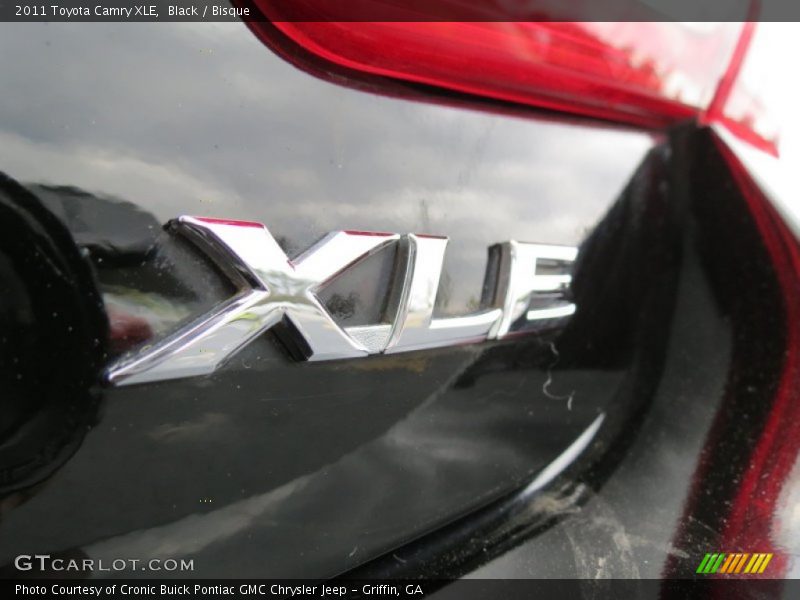 Black / Bisque 2011 Toyota Camry XLE