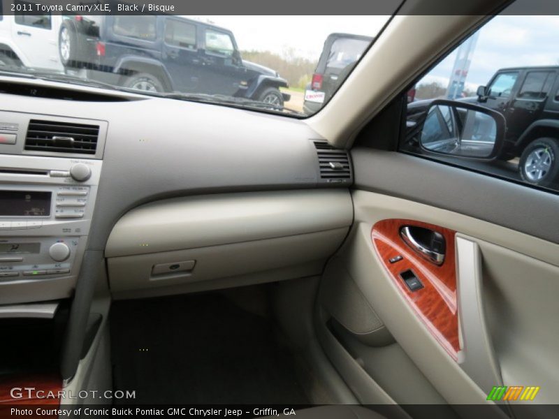 Black / Bisque 2011 Toyota Camry XLE