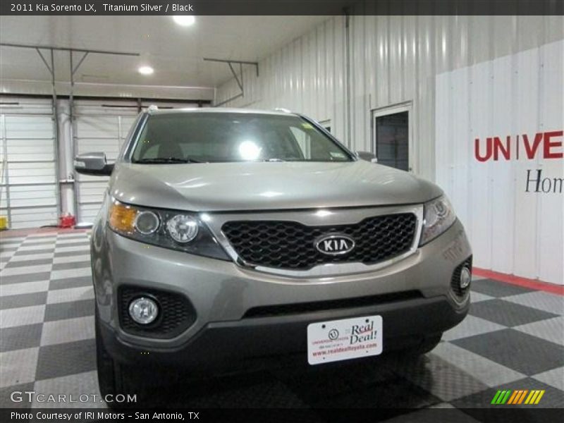 Titanium Silver / Black 2011 Kia Sorento LX