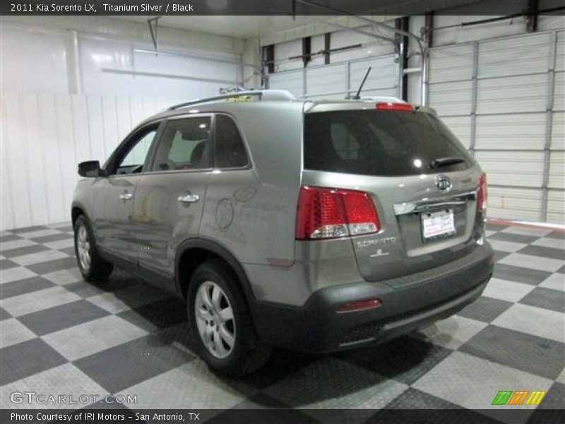 Titanium Silver / Black 2011 Kia Sorento LX