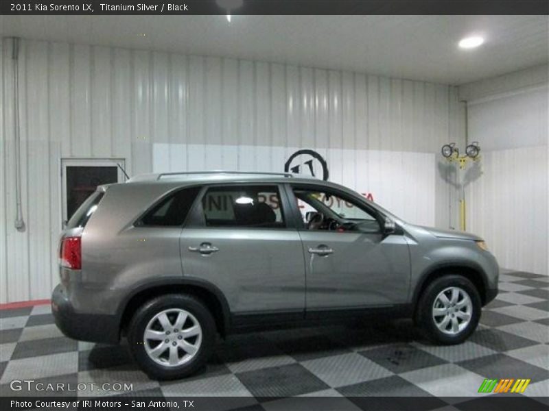 Titanium Silver / Black 2011 Kia Sorento LX