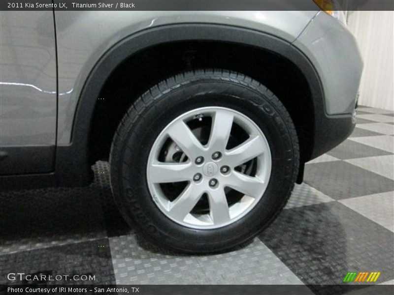 Titanium Silver / Black 2011 Kia Sorento LX