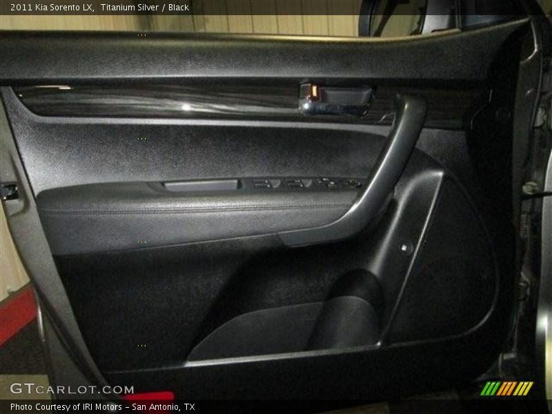 Titanium Silver / Black 2011 Kia Sorento LX