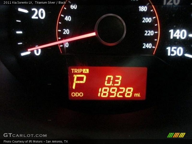 Titanium Silver / Black 2011 Kia Sorento LX