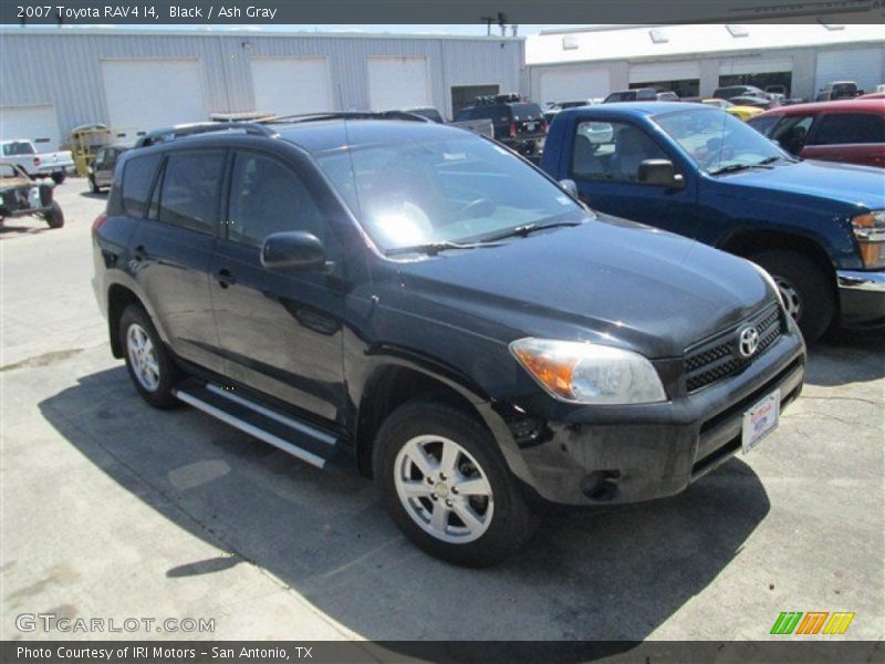 Front 3/4 View of 2007 RAV4 I4