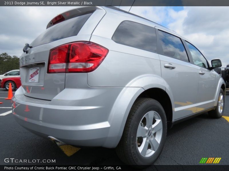 Bright Silver Metallic / Black 2013 Dodge Journey SE
