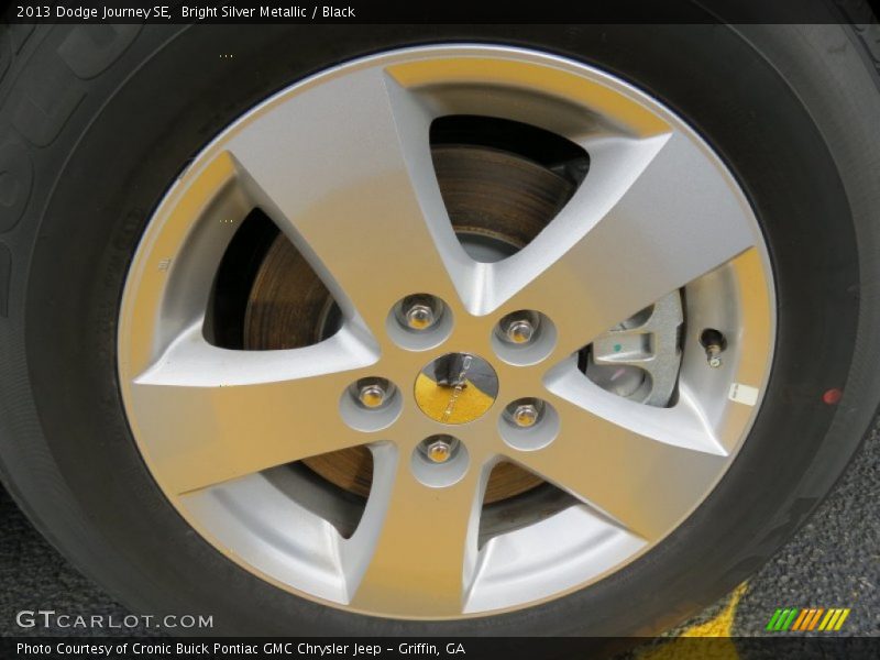 Bright Silver Metallic / Black 2013 Dodge Journey SE
