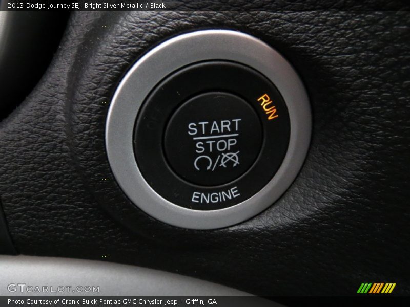 Bright Silver Metallic / Black 2013 Dodge Journey SE