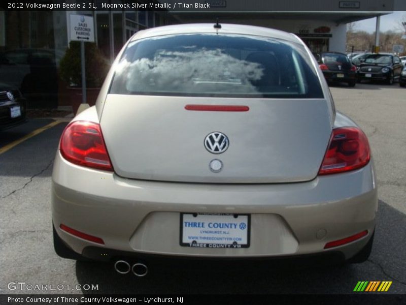 Moonrock Silver Metallic / Titan Black 2012 Volkswagen Beetle 2.5L