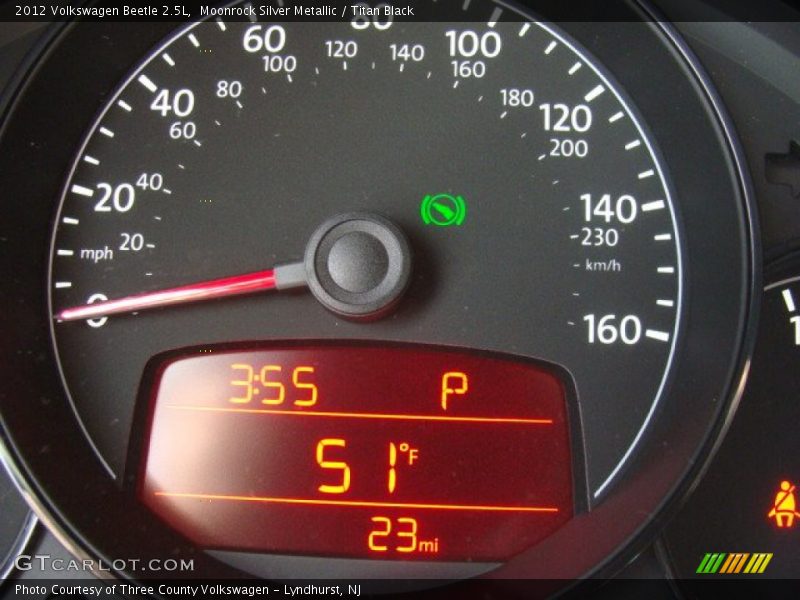 Moonrock Silver Metallic / Titan Black 2012 Volkswagen Beetle 2.5L